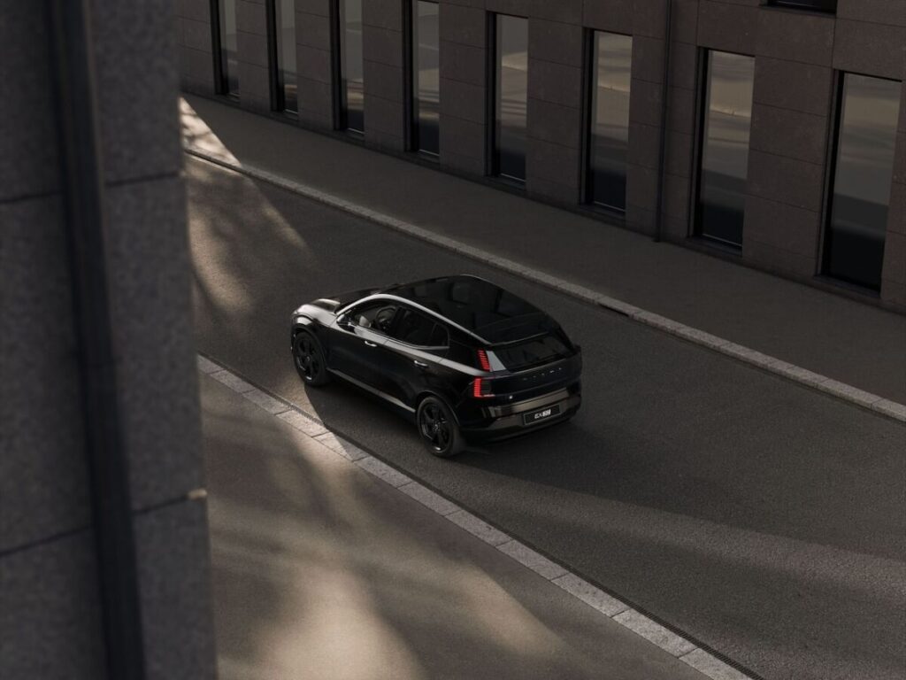 Volvo EX30 Black Edition